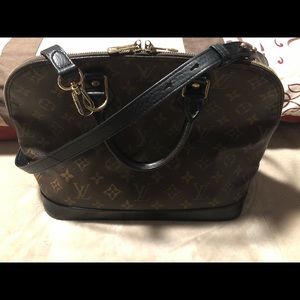 Authentic Louis Vuitton Alma!!